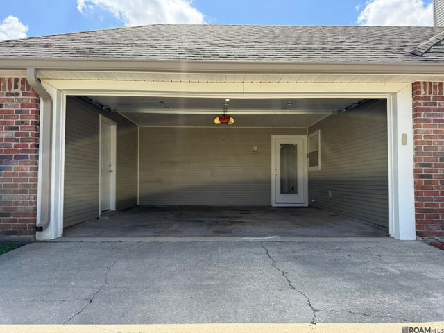 15290 W Bayou Dr, Prairieville, LA 70769