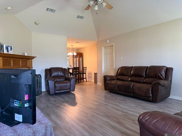 15290 W Bayou Dr, Prairieville, LA 70769