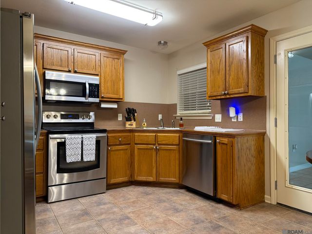 15290 W Bayou Dr, Prairieville, LA 70769