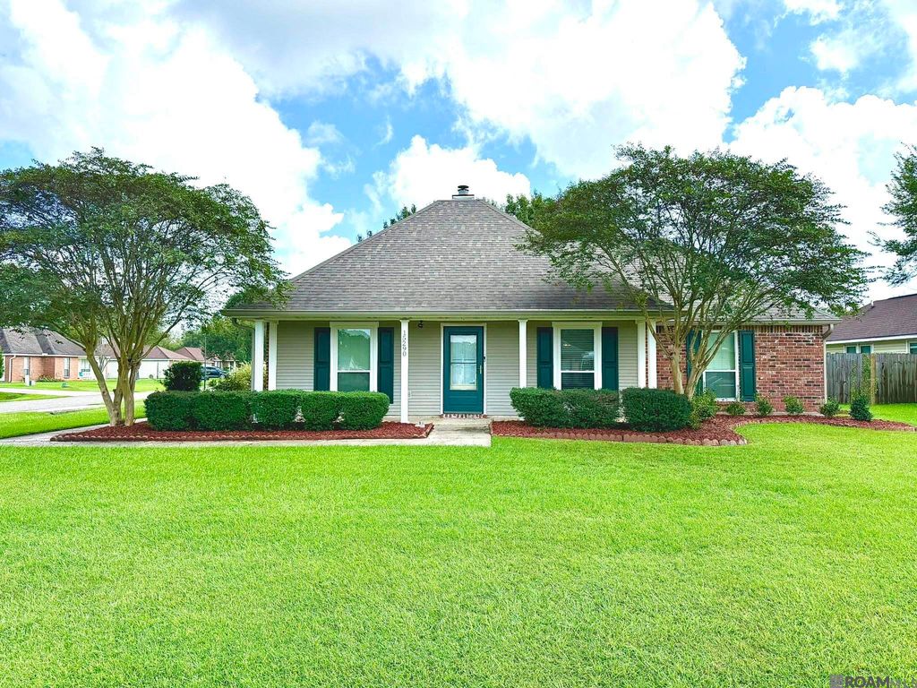 15290 W Bayou Dr, Prairieville, LA 70769