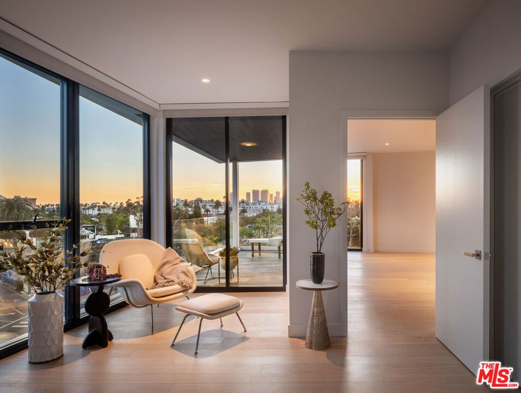 9001 Santa Monica Boulevard 305, West Hollywood, CA 90069