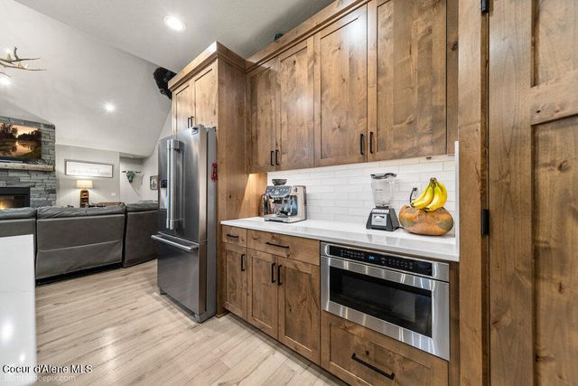 29131 N Hindman Street, Athol, ID 83801