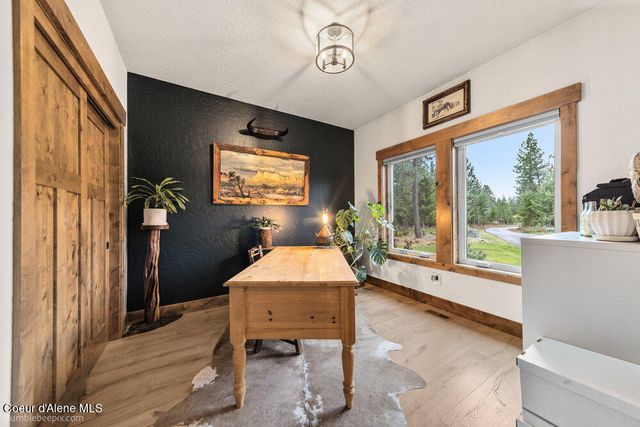 29131 N Hindman Street, Athol, ID 83801