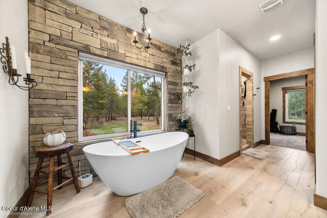 29131 N Hindman Street, Athol, ID 83801