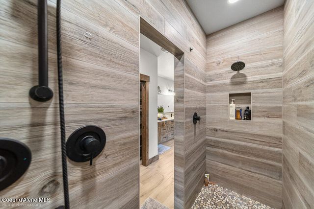 29131 N Hindman Street, Athol, ID 83801