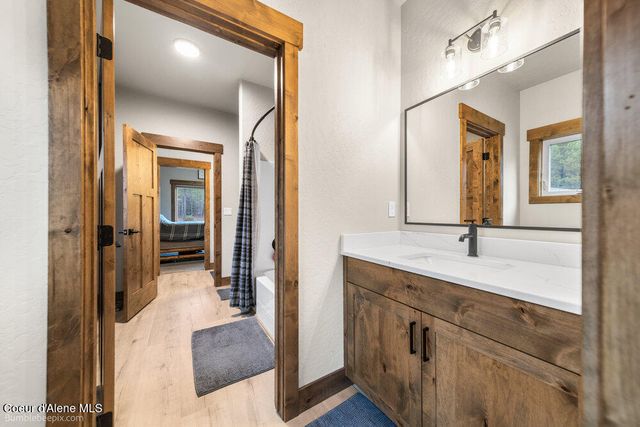 29131 N Hindman Street, Athol, ID 83801