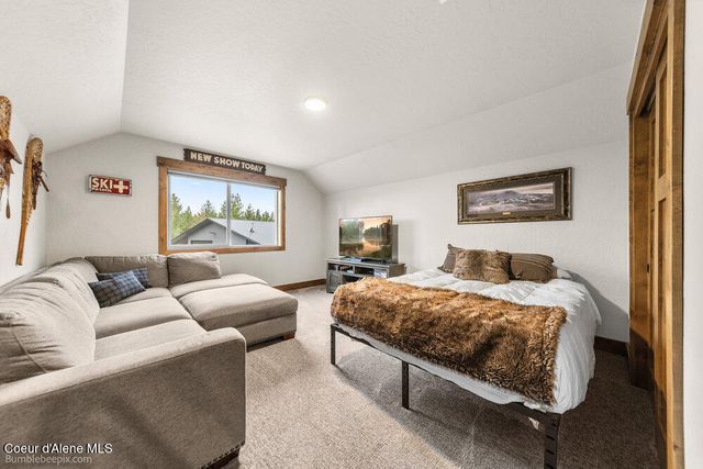 29131 N Hindman Street, Athol, ID 83801