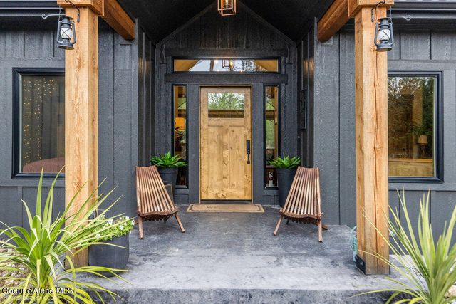 29131 N Hindman Street, Athol, ID 83801