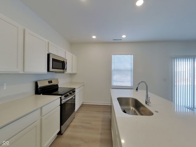 11818 Moorfield Lane, Indianapolis, IN 46235