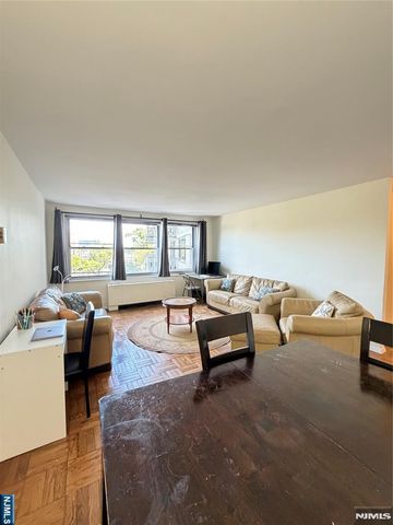2100 Linwood 4P, Fort Lee, NJ 07024
