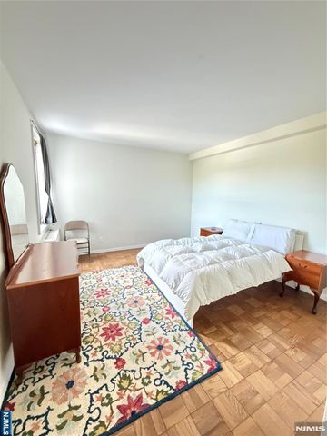 2100 Linwood 4P, Fort Lee, NJ 07024