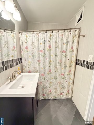 2100 Linwood 4P, Fort Lee, NJ 07024