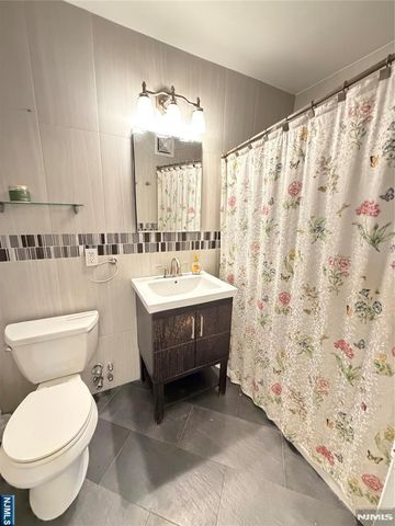 2100 Linwood 4P, Fort Lee, NJ 07024