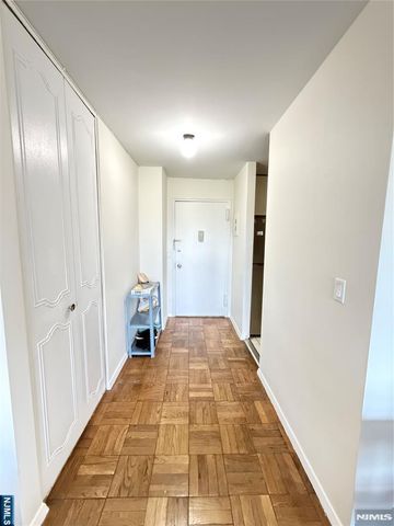 2100 Linwood 4P, Fort Lee, NJ 07024