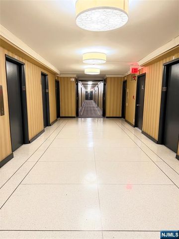 2100 Linwood 4P, Fort Lee, NJ 07024