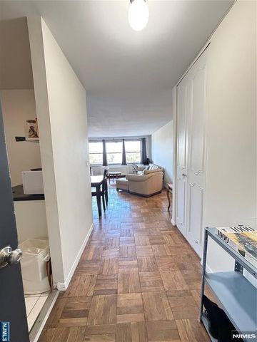 2100 Linwood 4P, Fort Lee, NJ 07024
