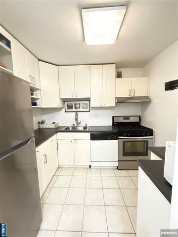 2100 Linwood 4P, Fort Lee, NJ 07024