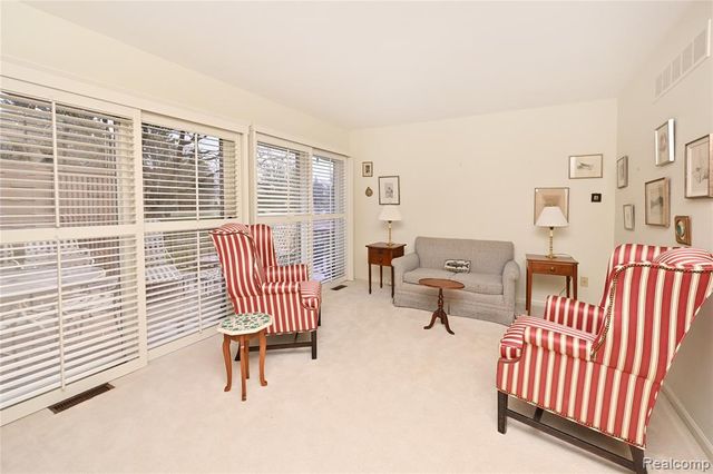 618 Deauville Lane, Bloomfield Hills, MI 48304
