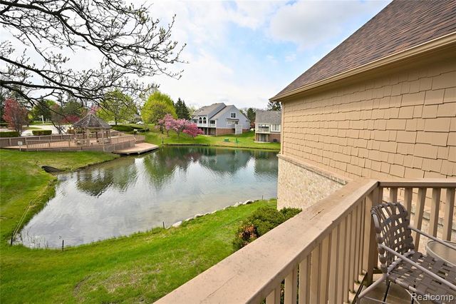618 Deauville Lane, Bloomfield Hills, MI 48304