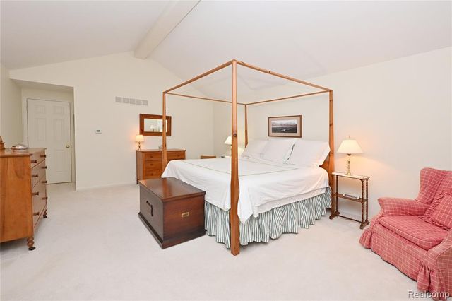 618 Deauville Lane, Bloomfield Hills, MI 48304