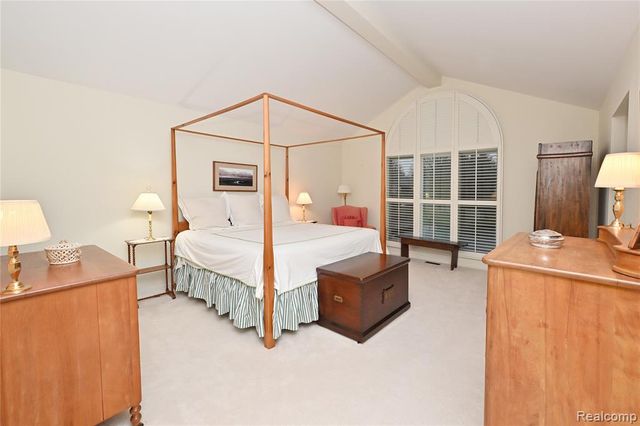 618 Deauville Lane, Bloomfield Hills, MI 48304