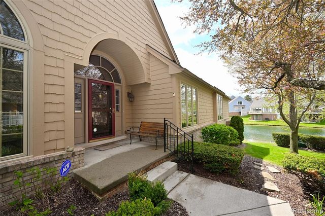 618 Deauville Lane, Bloomfield Hills, MI 48304