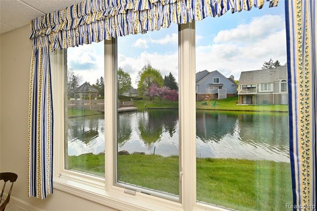 618 Deauville Lane, Bloomfield Hills, MI 48304