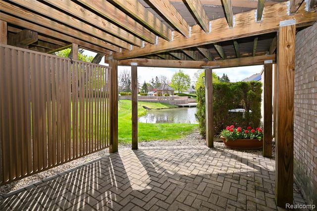 618 Deauville Lane, Bloomfield Hills, MI 48304