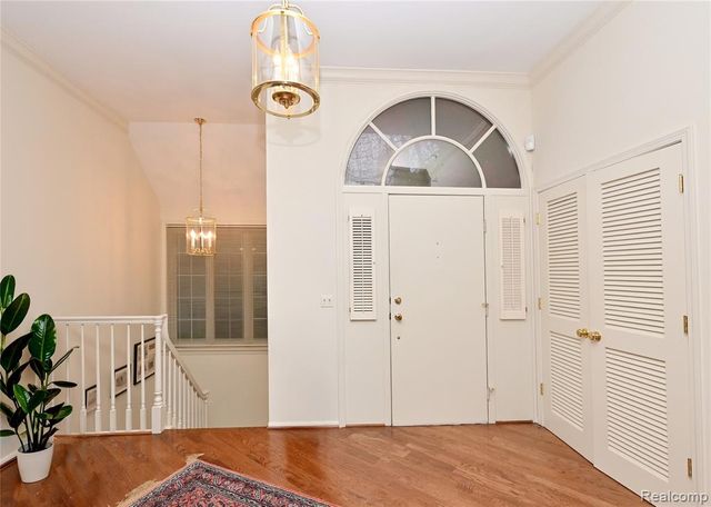 618 Deauville Lane, Bloomfield Hills, MI 48304