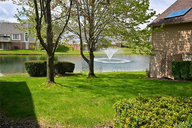 618 Deauville Lane, Bloomfield Hills, MI 48304