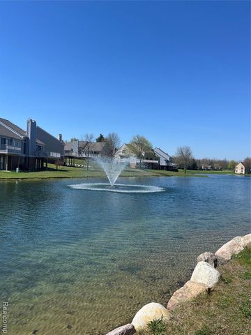618 Deauville Lane, Bloomfield Hills, MI 48304