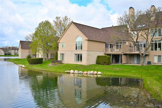 618 Deauville Lane, Bloomfield Hills, MI 48304