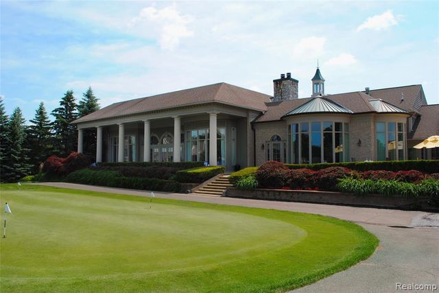 618 Deauville Lane, Bloomfield Hills, MI 48304