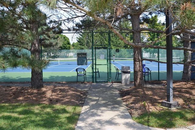 618 Deauville Lane, Bloomfield Hills, MI 48304