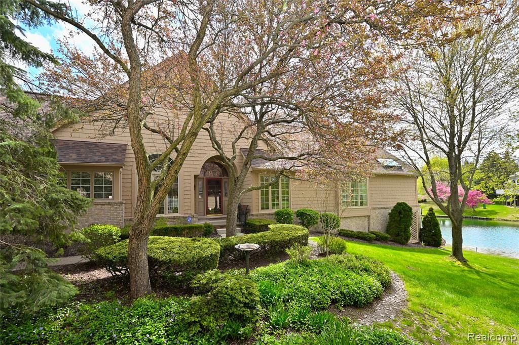 618 Deauville Lane, Bloomfield Hills, MI 48304