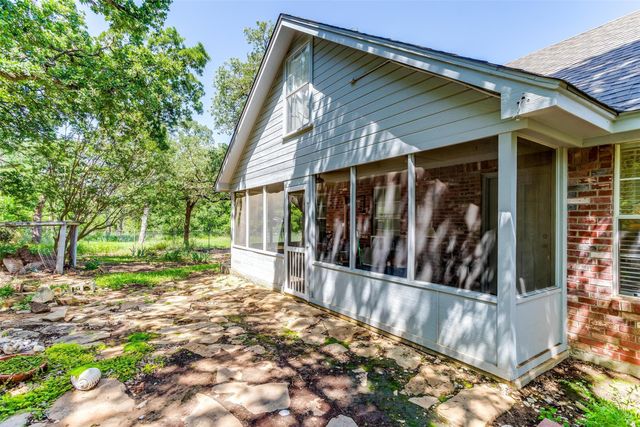 215 W Bethesda Road, Burleson, TX 76028