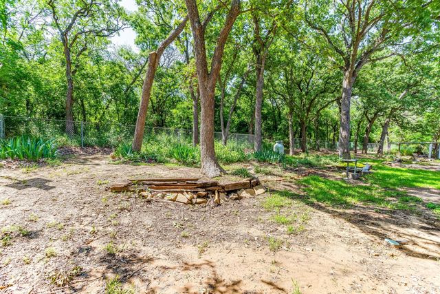 215 W Bethesda Road, Burleson, TX 76028