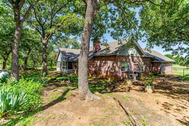 215 W Bethesda Road, Burleson, TX 76028