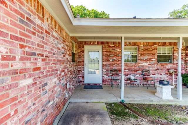 215 W Bethesda Road, Burleson, TX 76028