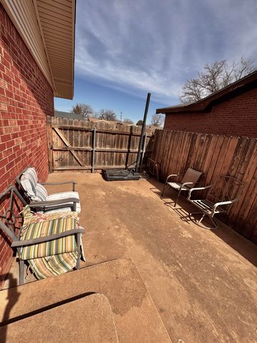 1720 Canyon Street, Plainview, TX 79072