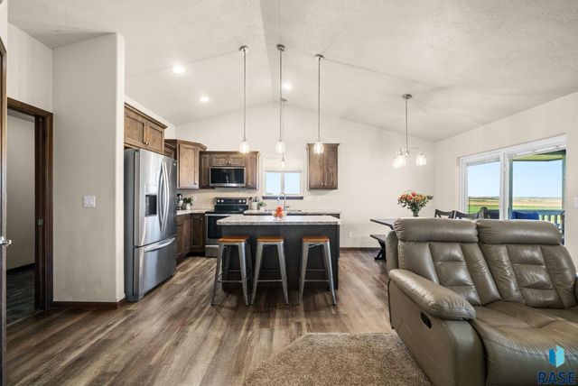 9020 W 22nd St Street, Sioux Falls, SD 57106