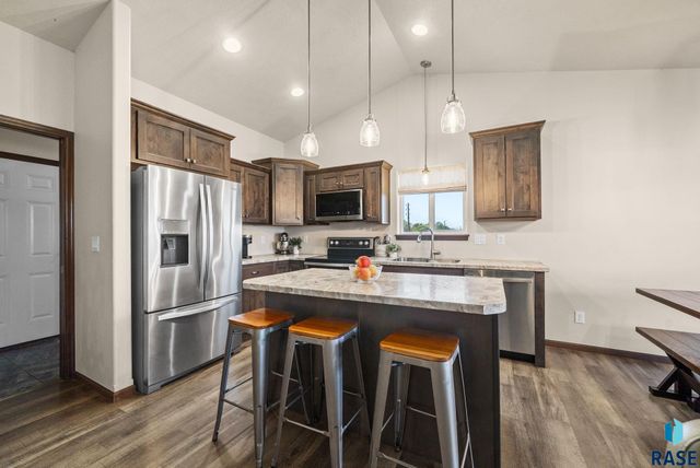 9020 W 22nd St Street, Sioux Falls, SD 57106