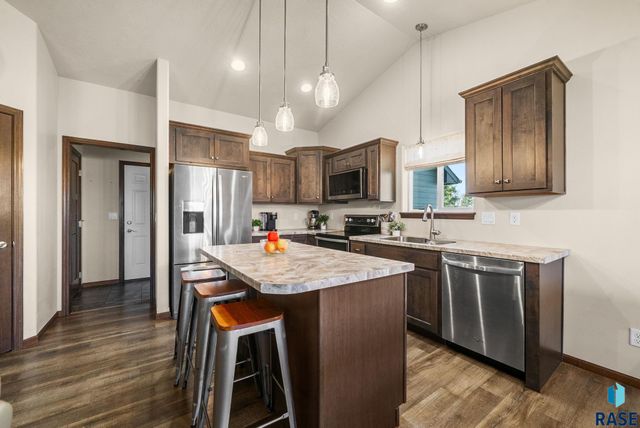 9020 W 22nd St Street, Sioux Falls, SD 57106