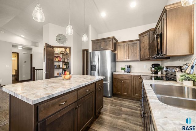 9020 W 22nd St Street, Sioux Falls, SD 57106