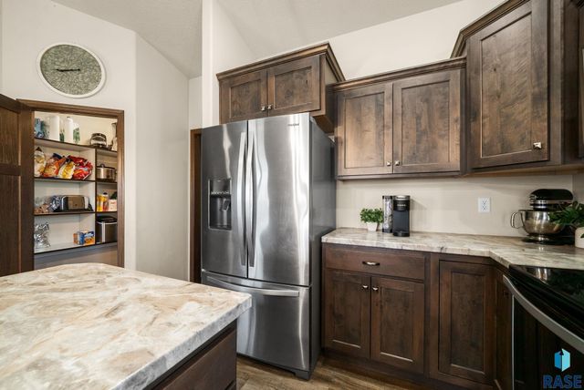9020 W 22nd St Street, Sioux Falls, SD 57106