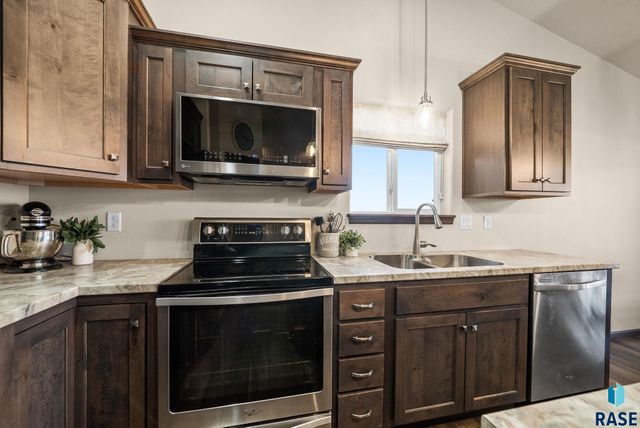 9020 W 22nd St Street, Sioux Falls, SD 57106