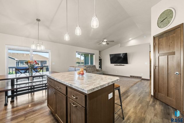 9020 W 22nd St Street, Sioux Falls, SD 57106