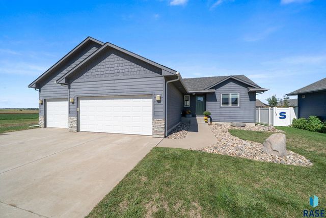 9020 W 22nd St Street, Sioux Falls, SD 57106