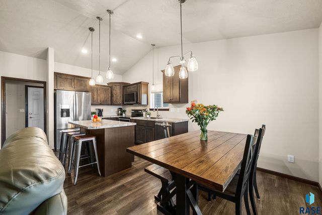 9020 W 22nd St Street, Sioux Falls, SD 57106