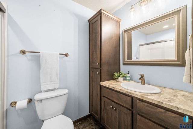 9020 W 22nd St Street, Sioux Falls, SD 57106